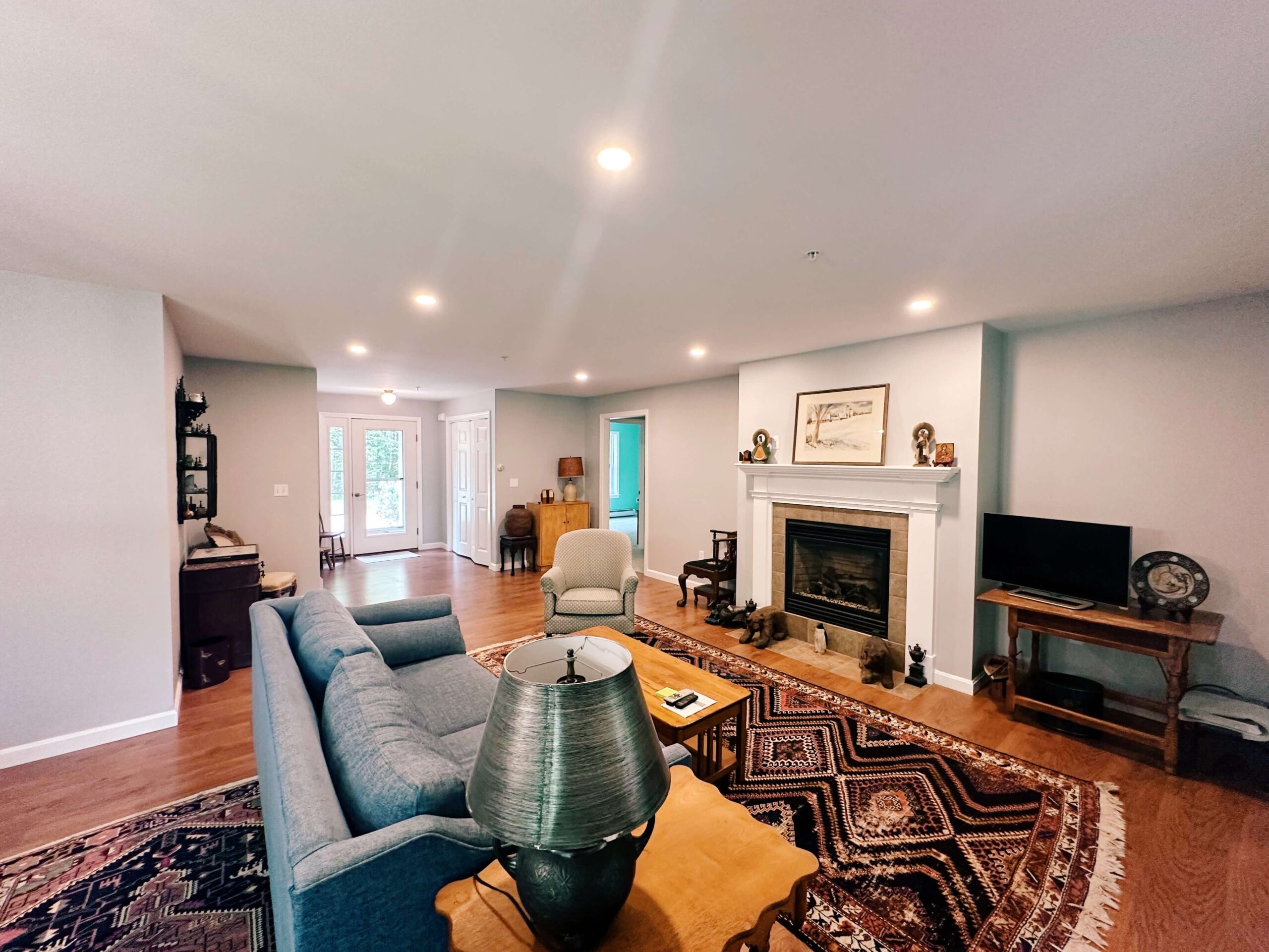 Resident living room at The Highlands, a reliable assisted living option near Brunswick, Maine.